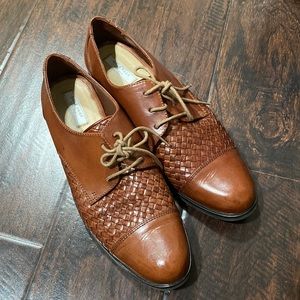 Cole Haan size 8 leather oxfords